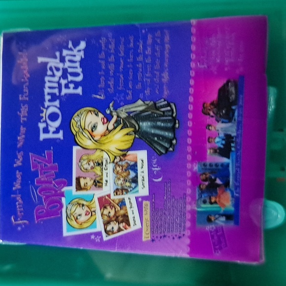 Mini Bratz Series 3 Formal Funk Felicia & Cloe - Picture 7 of 9